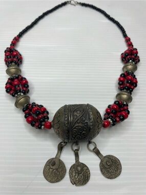 Berber Morocco Necklace w Silver Metal Egg Form Tagmout Bead Vintage